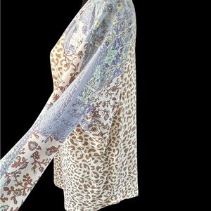 NWOT Gigio Leopard Print V-Neck Tunic Top Size SMALL